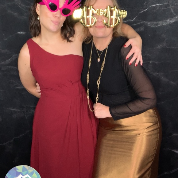 Meet your Posher, Zoe - Picture 3 of 4